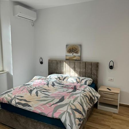 Vila 21 At Blloku Area Tiranë Eksteriør bilde