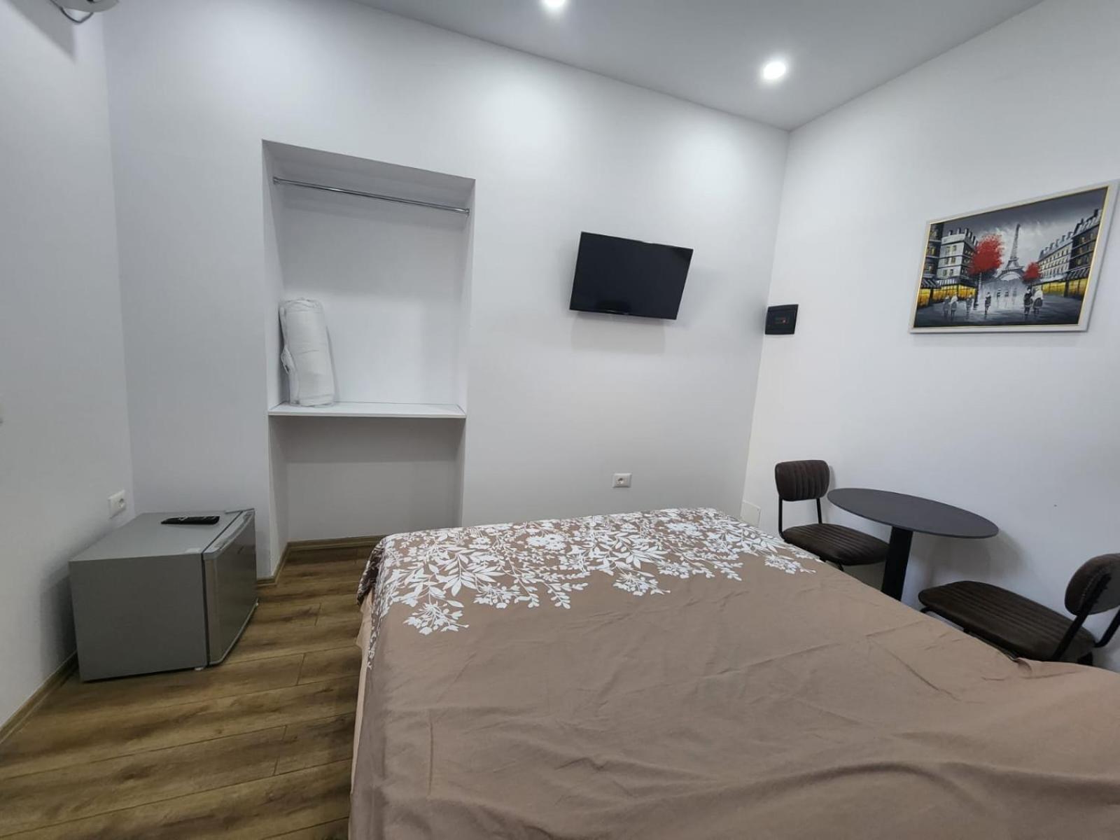 Vila 21 At Blloku Area Tiranë Eksteriør bilde