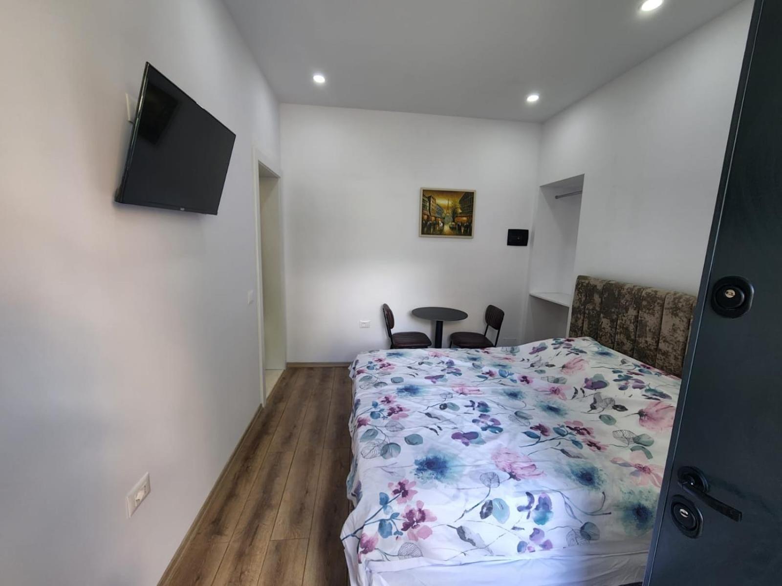 Vila 21 At Blloku Area Tiranë Eksteriør bilde