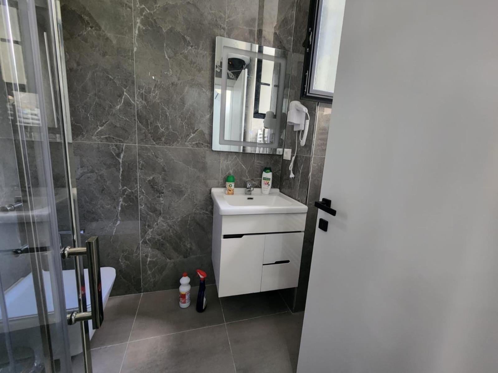 Vila 21 At Blloku Area Tiranë Eksteriør bilde
