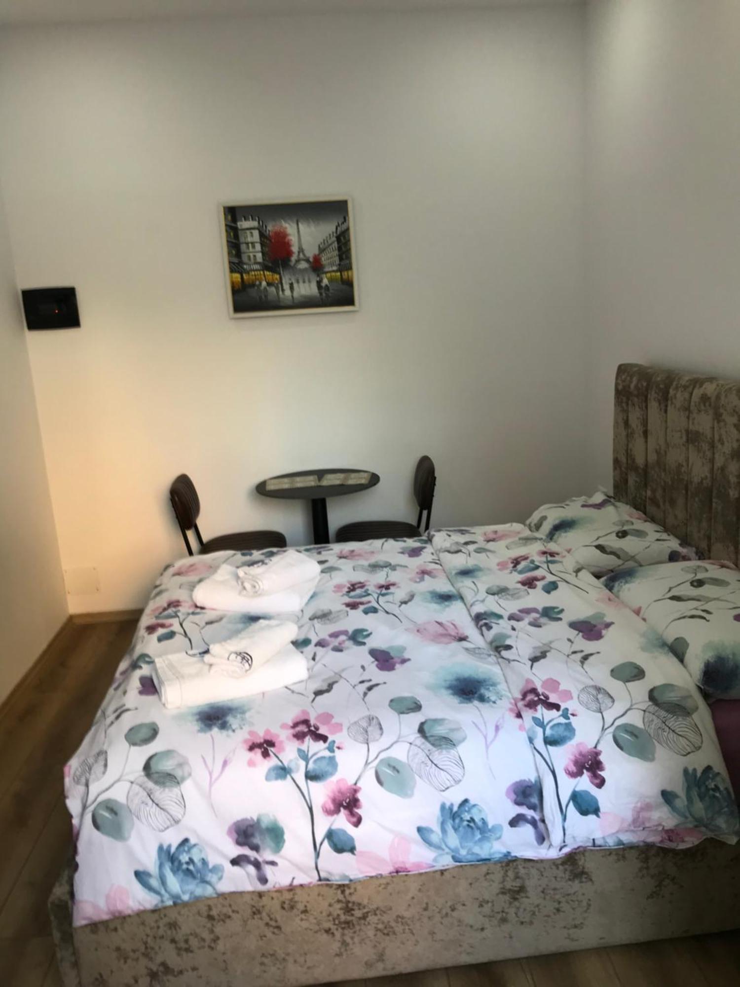 Vila 21 At Blloku Area Tiranë Eksteriør bilde