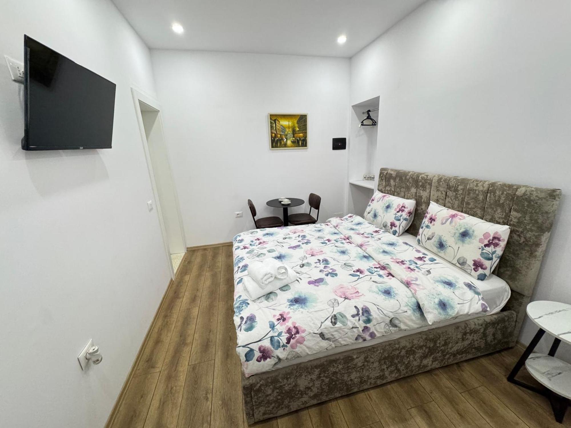 Vila 21 At Blloku Area Tiranë Eksteriør bilde