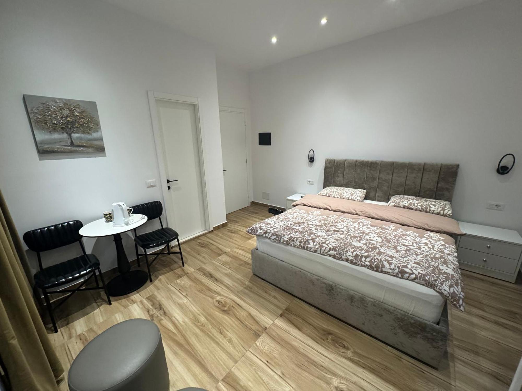 Vila 21 At Blloku Area Tiranë Eksteriør bilde