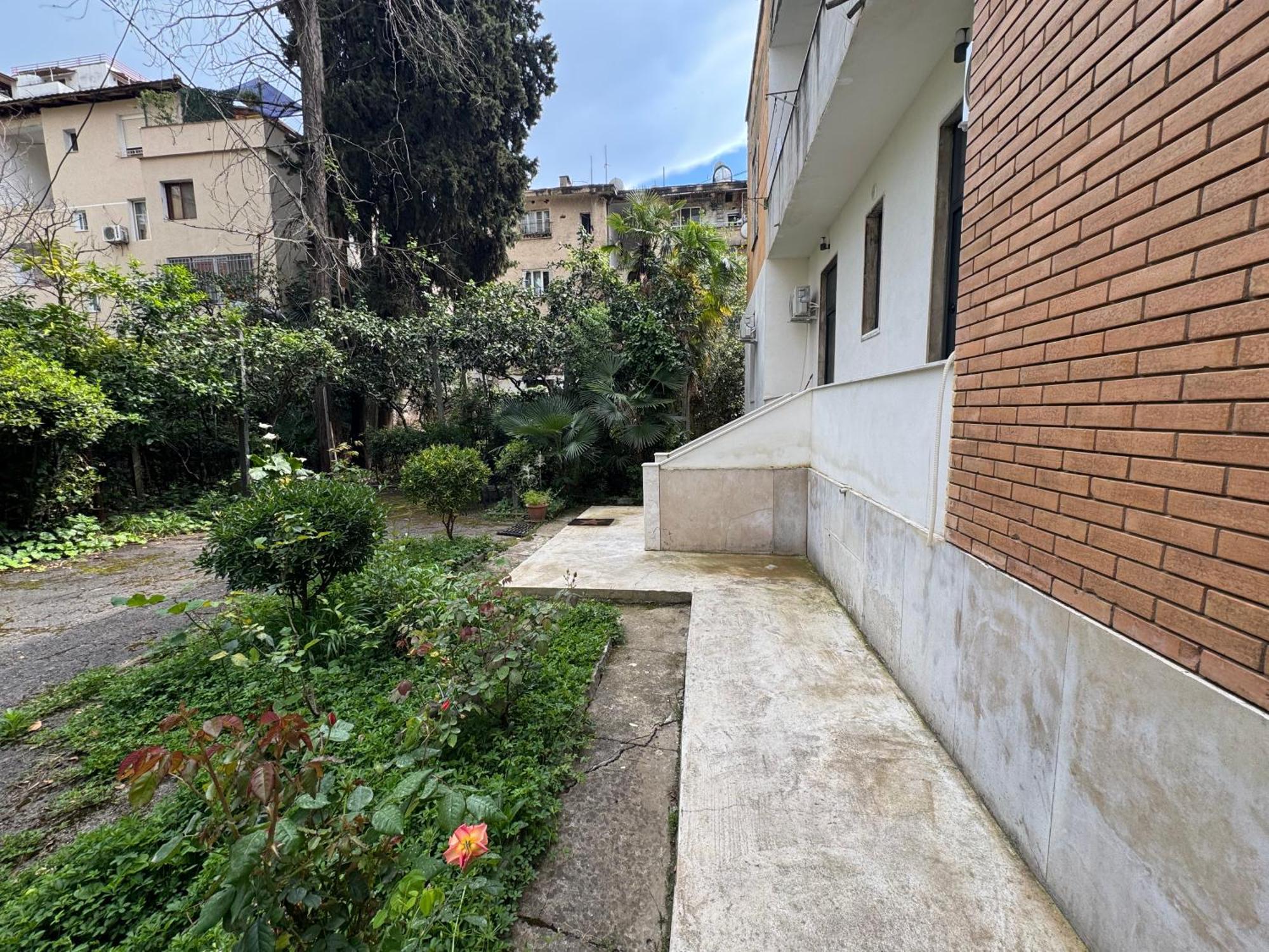 Vila 21 At Blloku Area Tiranë Eksteriør bilde